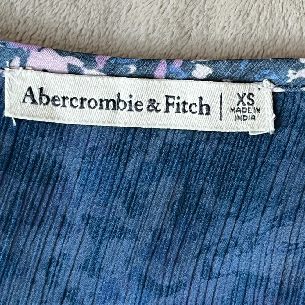 Abercrombie & Fitch Women's XS Purple Floral Sheer Sleeve Ruffle Blouse Romantic